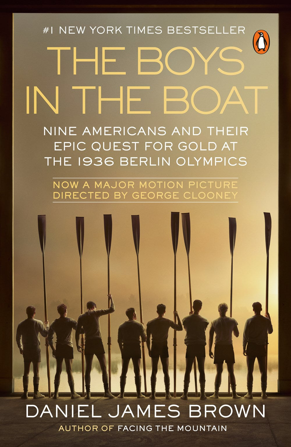 The Boys in the Boat (Movie Tie-In) : Nine Americans and Their Epic Quest for Gold at the 1936 Berlin Olympics (Media tie-in)