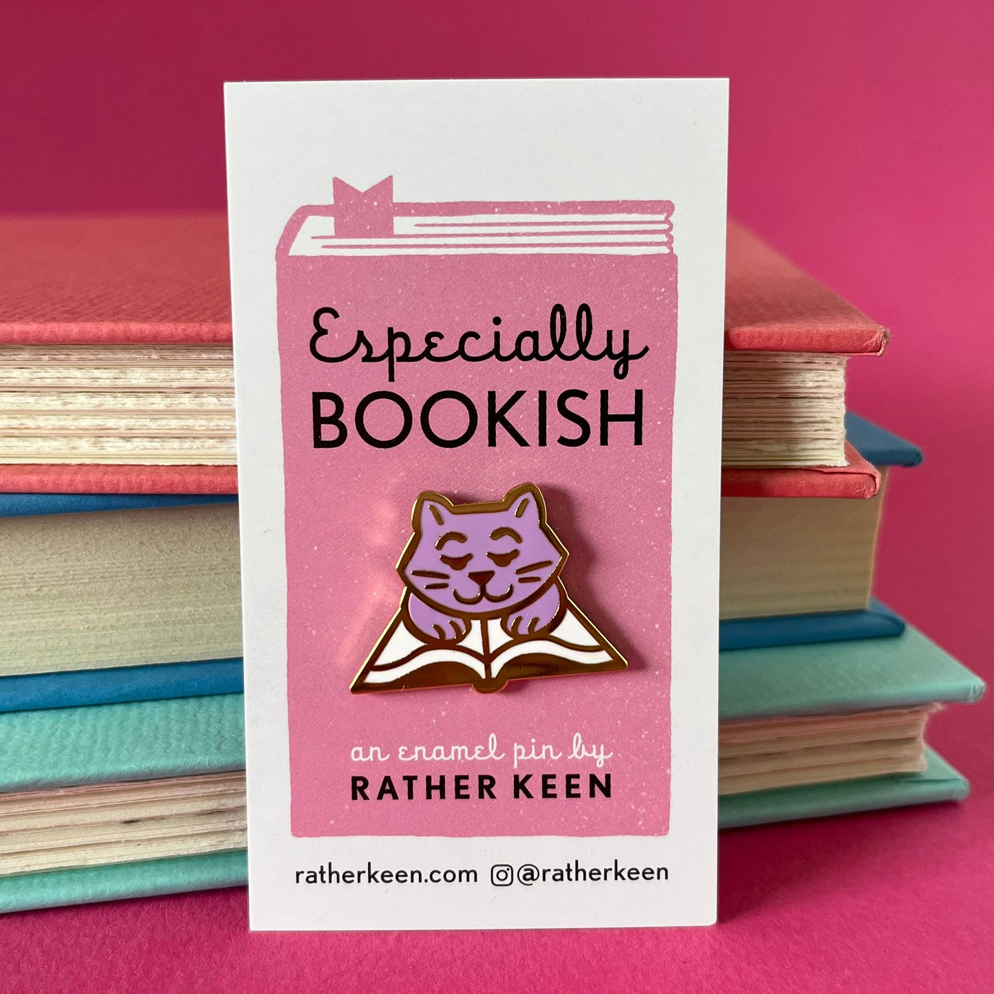 Book Cat enamel pin - Bookish gift - cat book: Gold metal / lavender