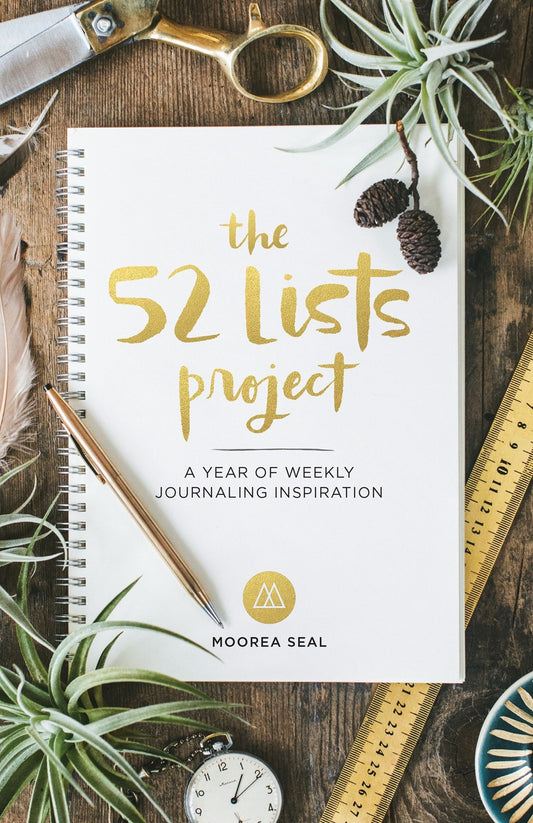 The 52 Lists Project : A Year of Weekly Journaling Inspiration (A Guided Self-Care Journal for Women with Prompts, Photos, and Illustrations)